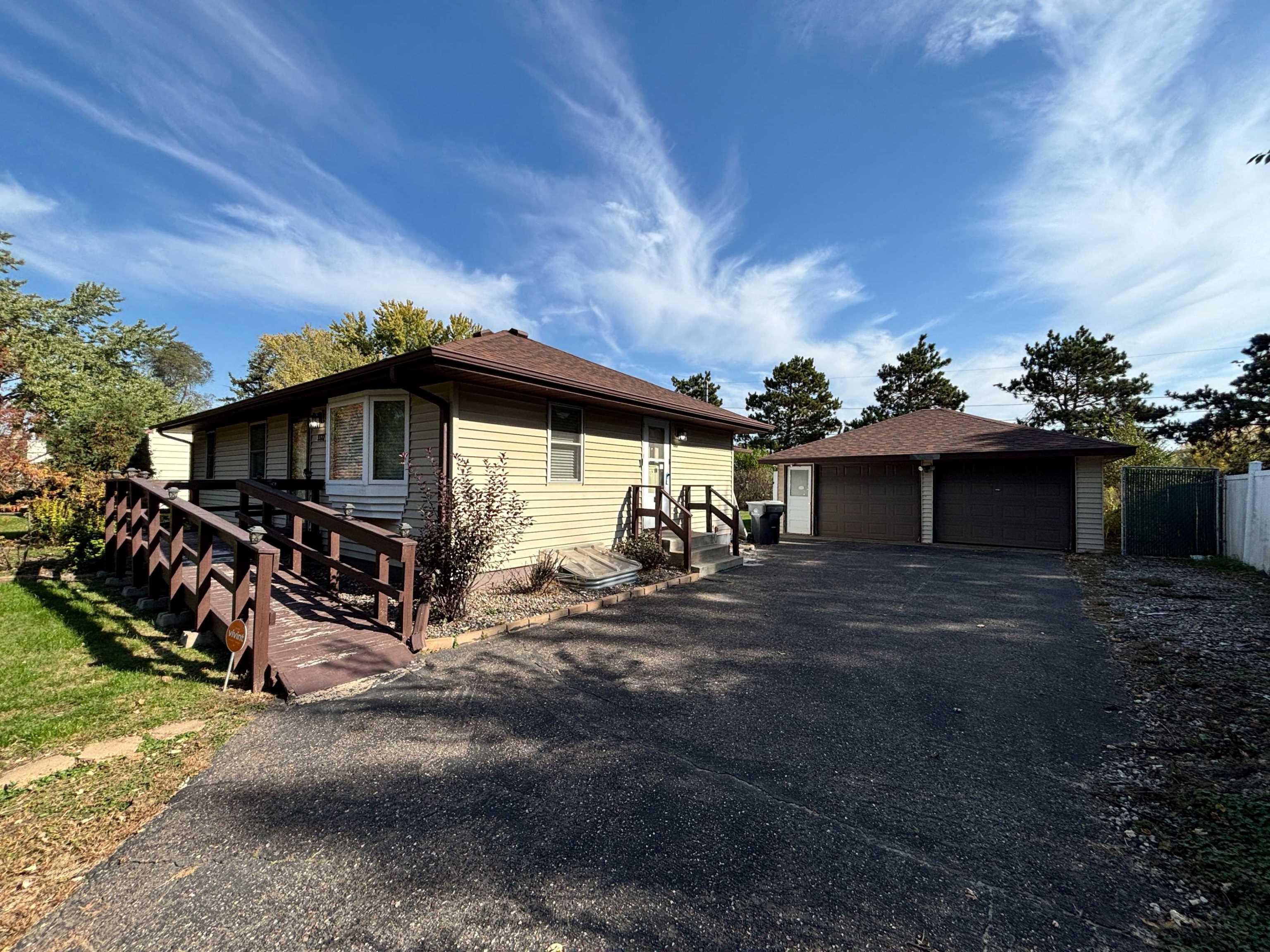 5572 Aldine St, Shoreview, MN